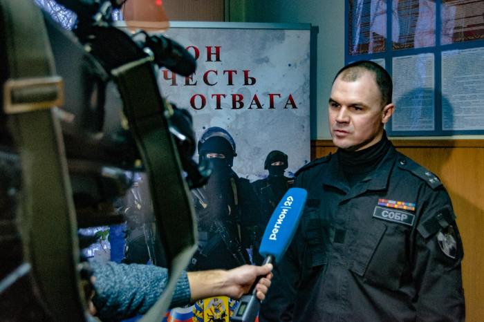 В Архангельске провели пресс-тур в СОБР Росгвардии для аккредитованных журналистов