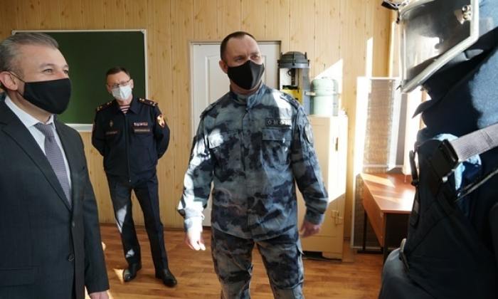 Вице-губернатор Поморья посетил расположение ОМОН Управления Росгвардии