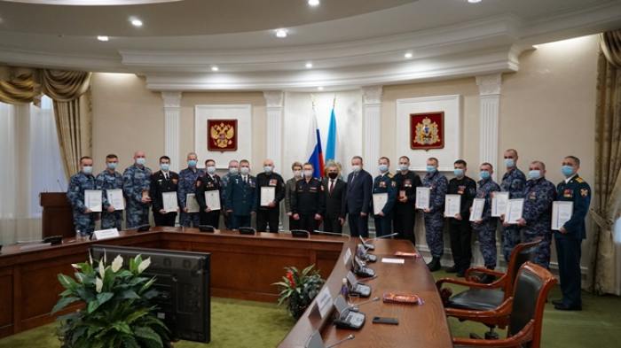 В правительстве области наградили отличившихся росгвардейцев