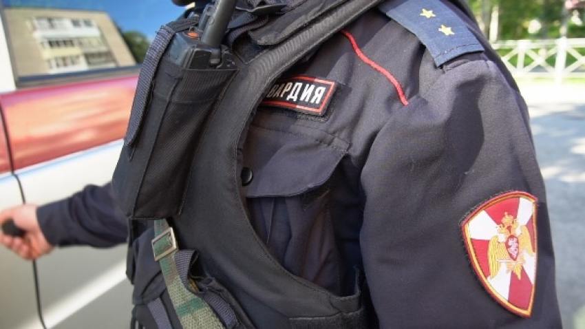 В Северодвинске наряд Росгвардии задержал подозреваемых в совершении кражи