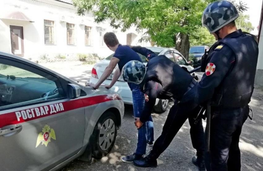 Архангельские росгвардейцы по горячим следам задержали мужчину за разбой