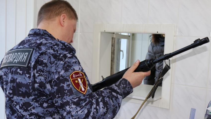За неделю сотрудники Росгвардии выявили более 40 нарушений правил оборота оружия