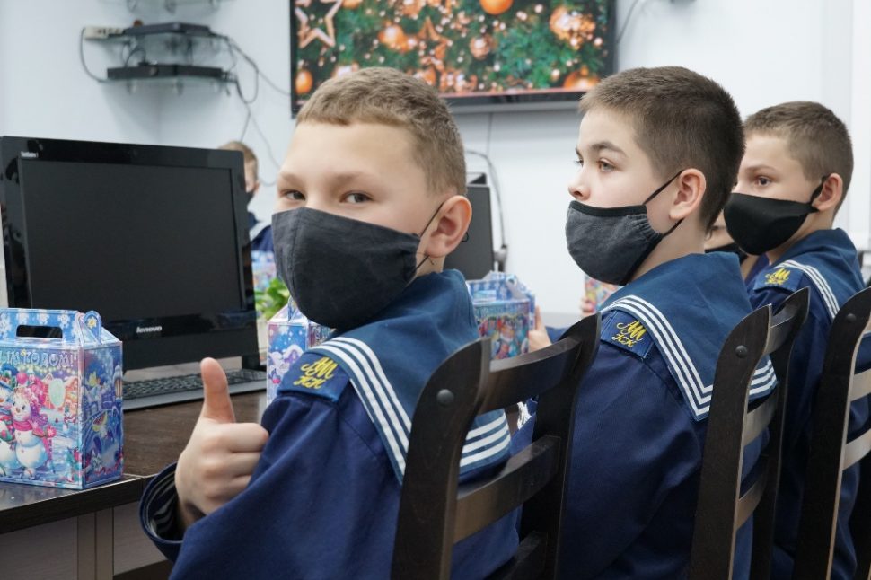 «Дед Мороз» Росгвардии поздравил архангельских кадет с новогодними праздниками