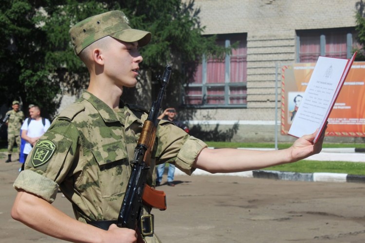 Призывники из Архангельской области приняли военную присягу в Сыктывкаре