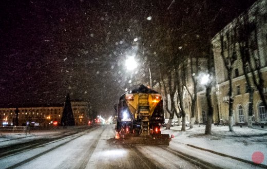 Комбинированная дорожная машина на улице Ленина (Северодвинск)