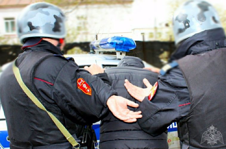 Северодвинец помог задержать подозреваемого в мошенничестве
