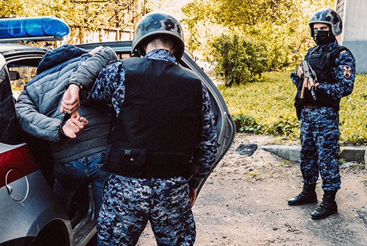 Пьяный архангелогородец размахивал оружием в общественном месте