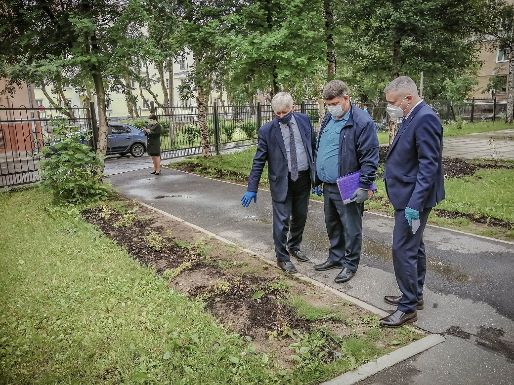 Глава Северодвинска проверил ход ремонтов в образовательных организациях