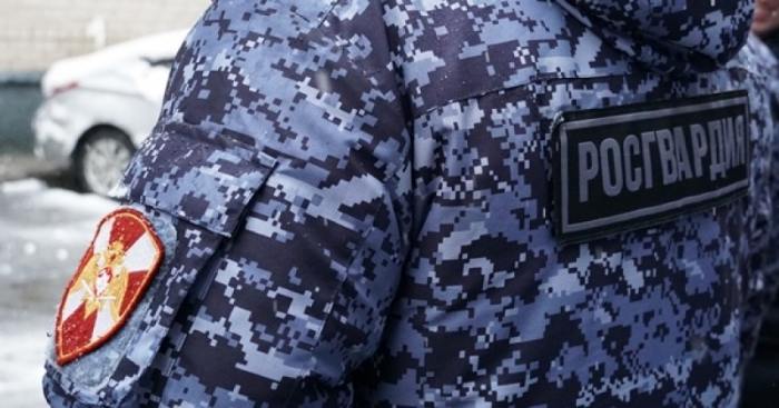 Росгвардейцы Новодвинска задержали двух нетрезвых граждан, мешавших работать банку