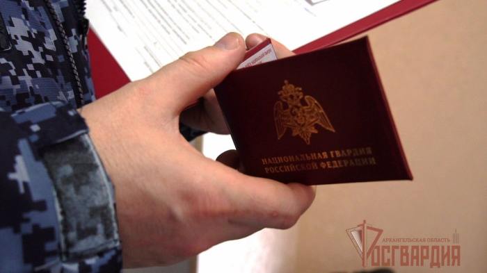 В Поморье сотрудники Росгвардии за неделю проверили более 100 владельцев оружия, пресекли 48 правонарушений и изъяли восемь единиц оружия