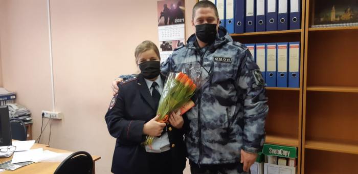 Сотрудники Росгвардии поздравили матерей и вдов погибших товарищей с 8 Марта
