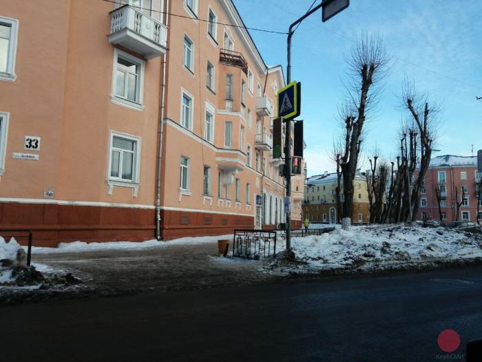 Рекламщики продолжают портить городское имущество Северодвинска