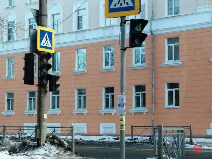 Рекламщики продолжают портить городское имущество Северодвинска
