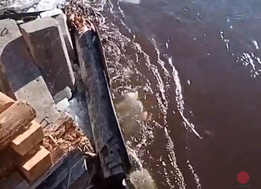 В Шенкурском районе ледоход разрушает мост через р. Суланду