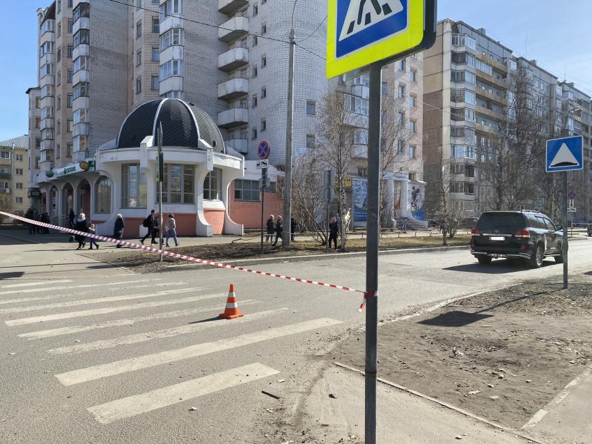 В Архангельске на пешеходном переходе сбили юного велосипедиста
