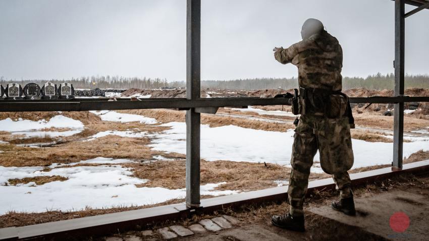 Под Архангельском росгвардейцы соревновались в стрельбе из боевого оружия