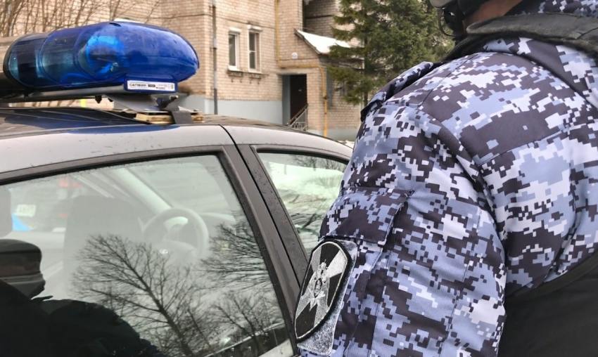 В Архангельске росгвардейцы задержали нетрезвого мужчину, угрожавшего своей семье физической расправой