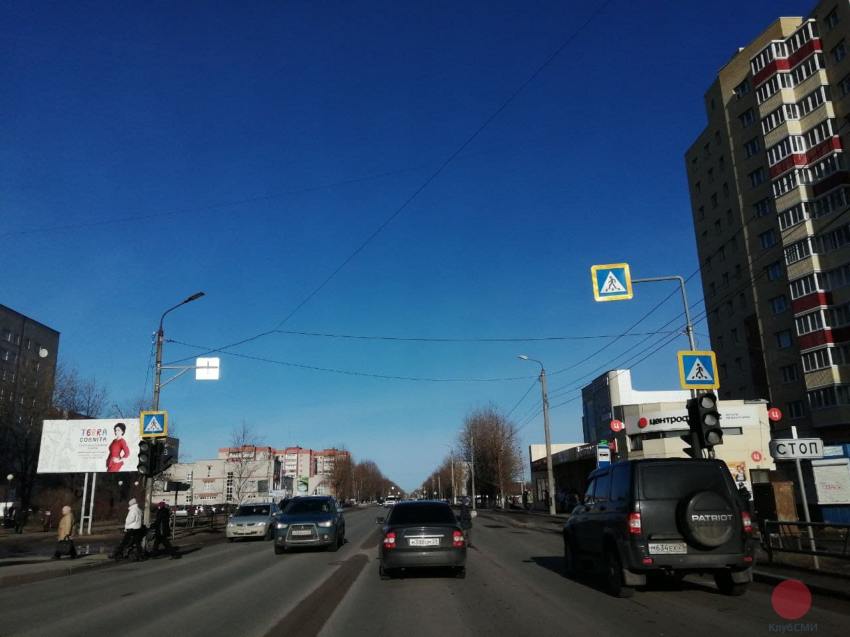 Светофор возле северодвинской школы №6 не работает больше суток
