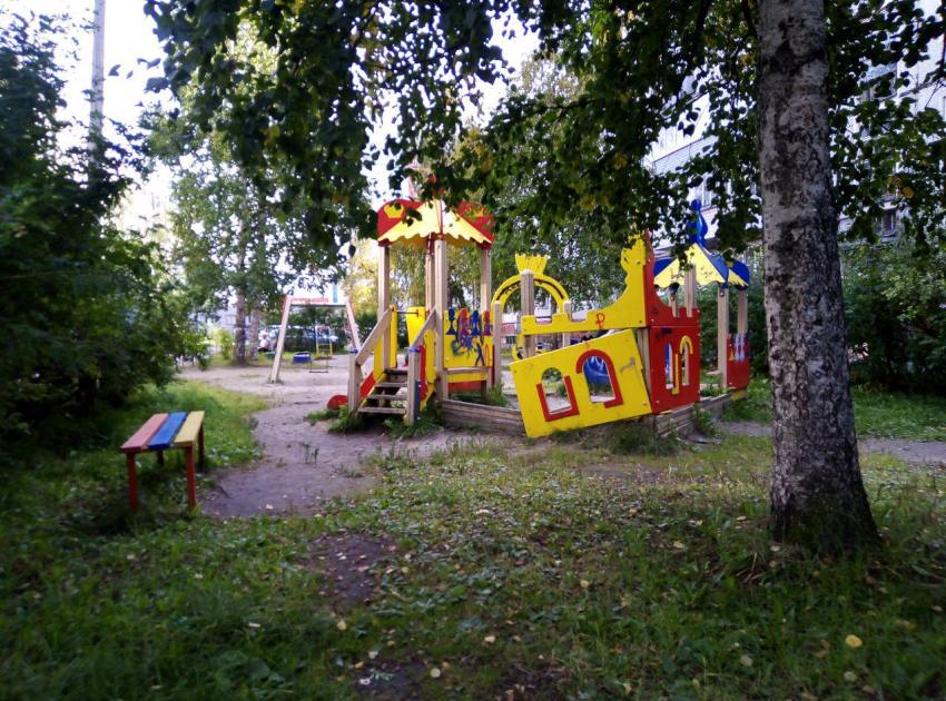 Северодвинские спасатели помогли освободить застрявшую ногу ребёнка