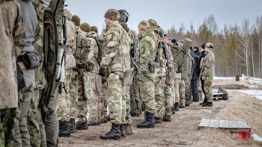 Под Архангельском росгвардейцы соревновались в стрельбе из боевого оружия