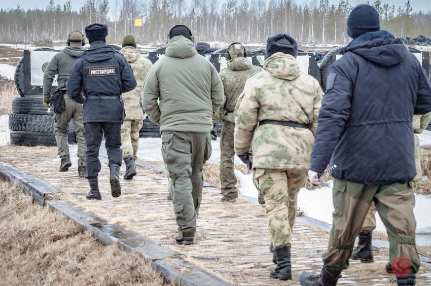 Под Архангельском росгвардейцы соревновались в стрельбе из боевого оружия