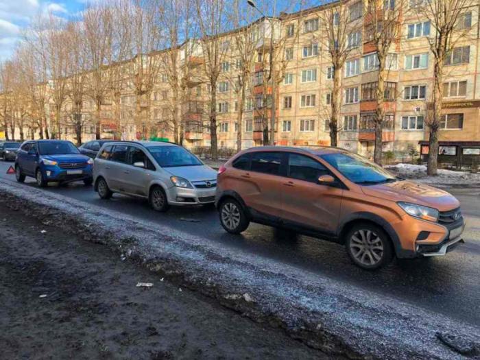 В Северодвинске женщина устроила дорожную аварию