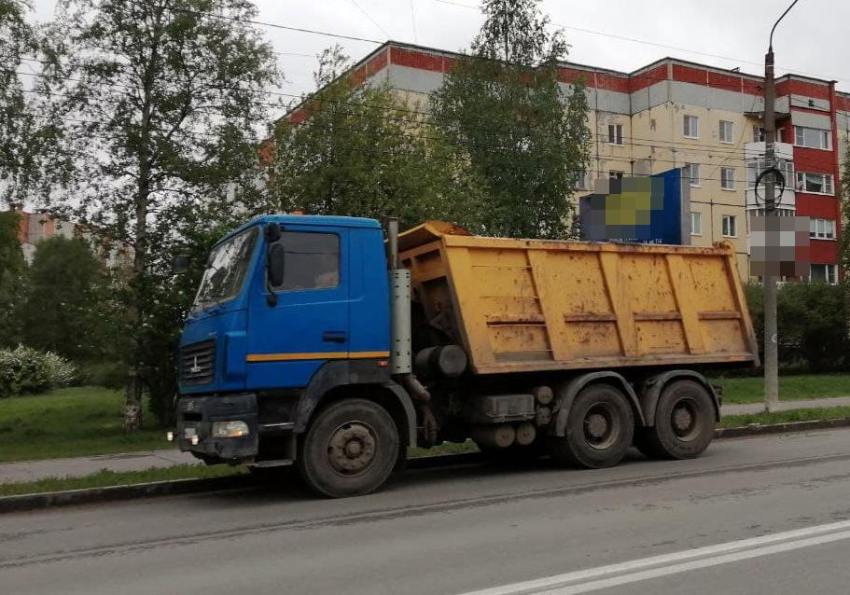 В Северодвинске продолжается уборка проезжих частей от песка
