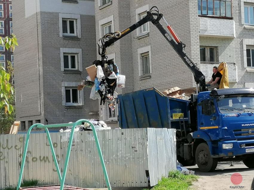 Экоинтегратор назвал причину невывоза мусора из контейнера во дворе Северодвинска