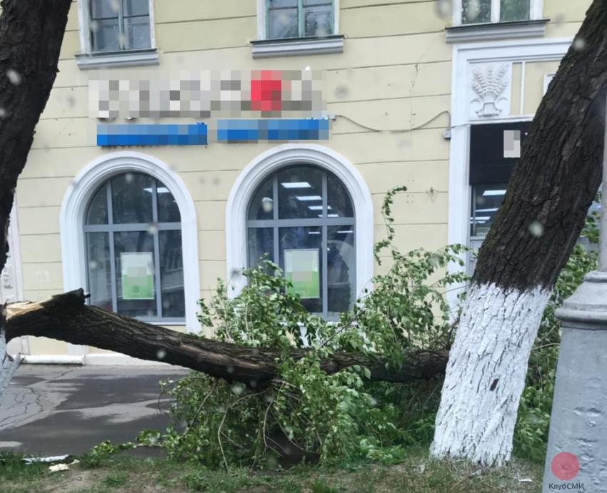В Северодвинске устраняют последствия шторма