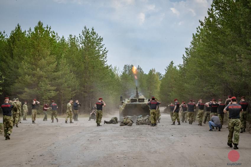 В минувшую пятницу под Архангельском прошел экзамен для бойцов спецподразделений