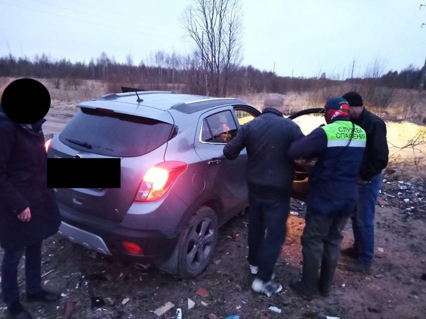Архангельские спасатели спасли заблудившегося в лесу мужчину