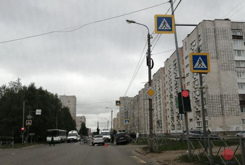 Момент ДТП на перекрёстке в Северодвинске попал на камеры