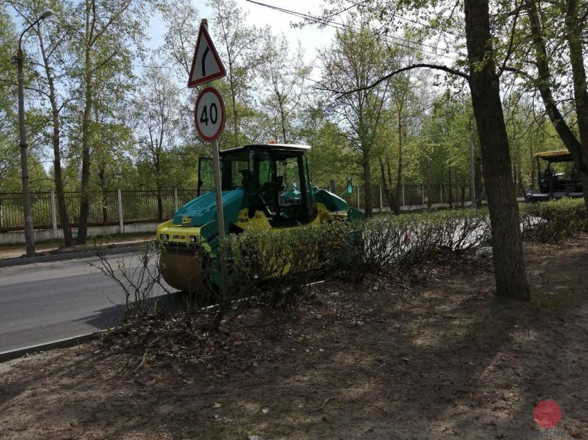 В Северодвинске приступили в укладке асфальта на проспекте Труда