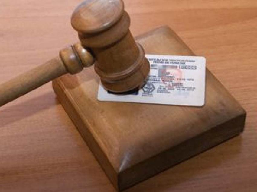 Полицейские поймали водителя с поддельными «правами» 
