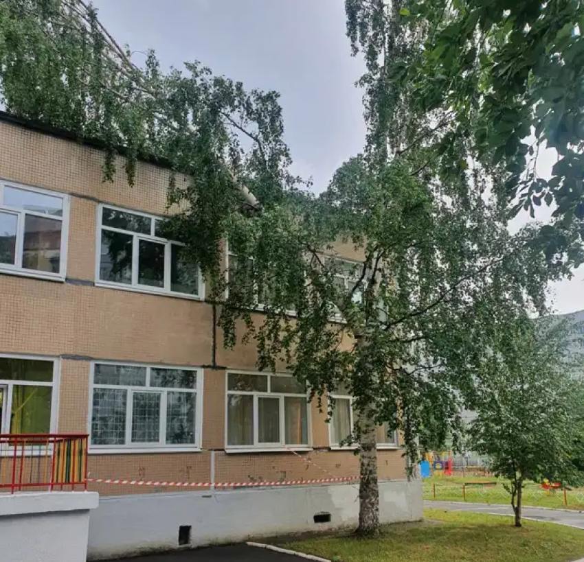 Северодвинские спасатели устраняются последствия шторма 
