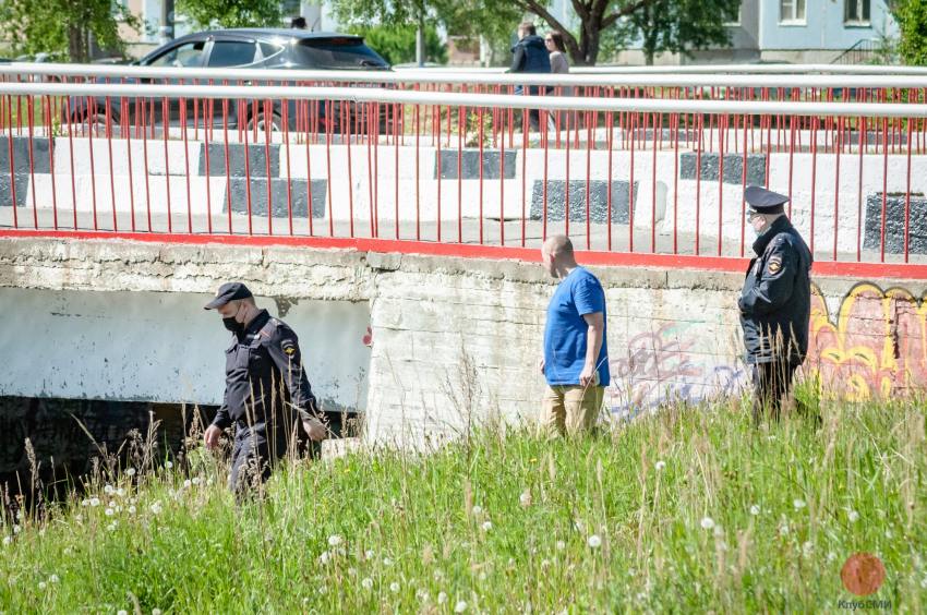 В северодвинской реке Заборихе нашли учебный артиллерийский снаряд
