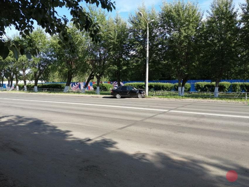 На оживленной северодвинской улице произошло ДТП с двумя автомобилями