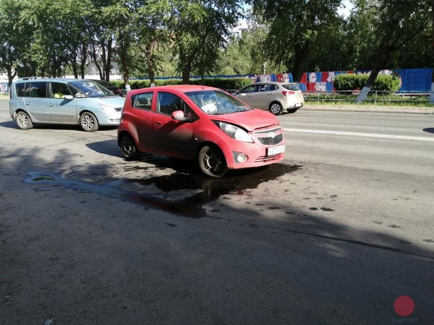 На оживленной северодвинской улице произошло ДТП с двумя автомобилями