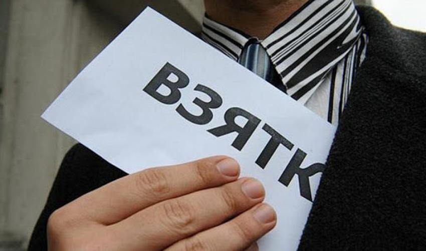 Рядовой Арчаков решил совершить дачу мелкой взятки офицеру