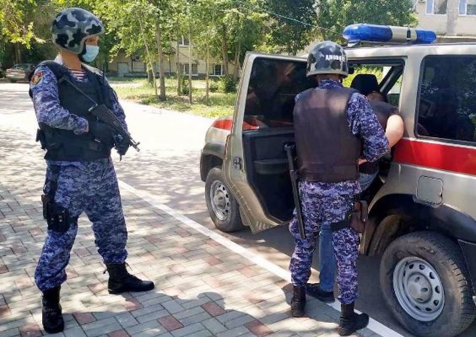 Экипаж вневедомственной охраны Росгвардии задержал рецидивиста, находящегося в розыске