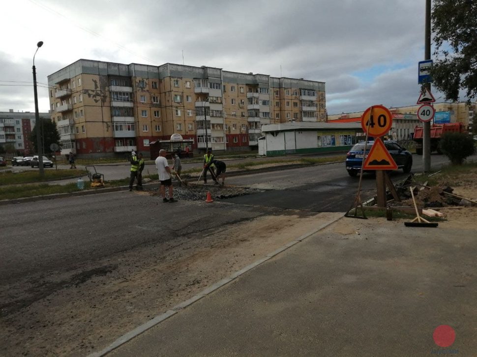 Дорожное покрытие восстанавливают на Морском проспекте Северодвинска