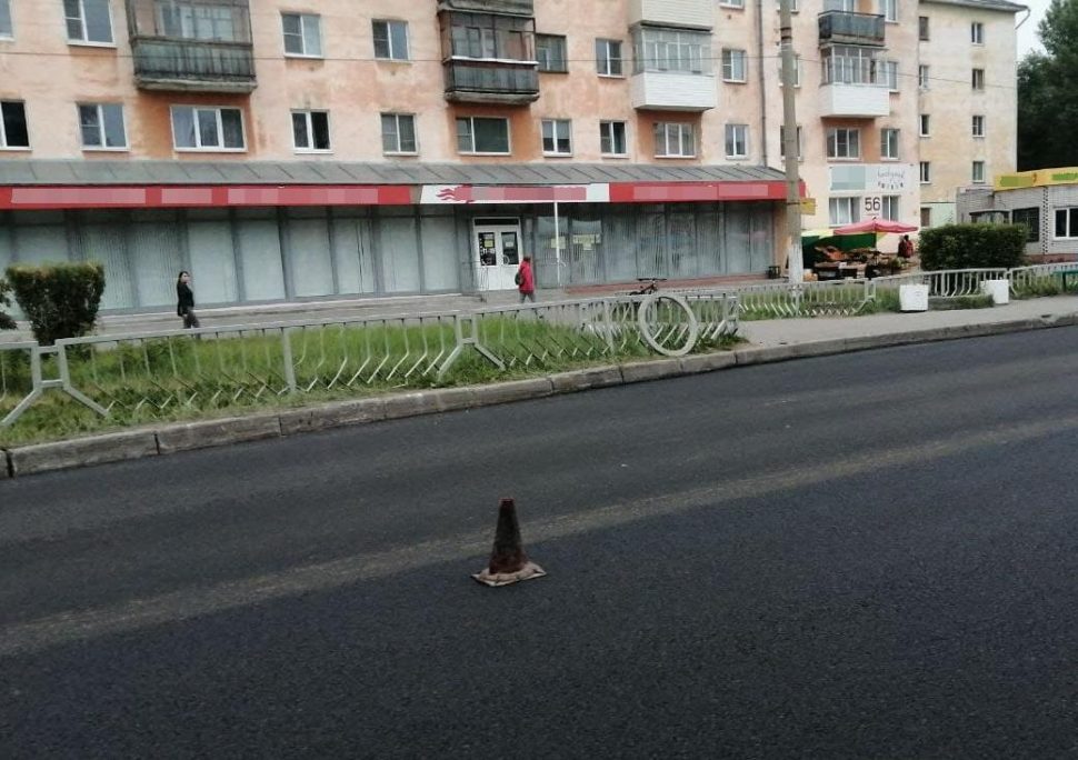 Продолжаются работы по укладке асфальта на улице Ломоносова в Северодвинске
