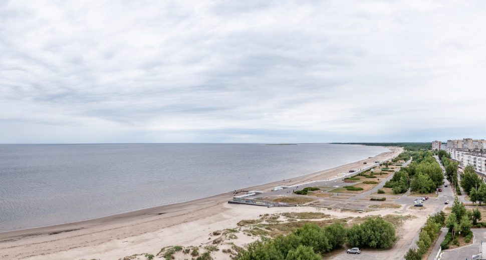 Северодвинца чуть не унесло в открытое море на надувном матрасе