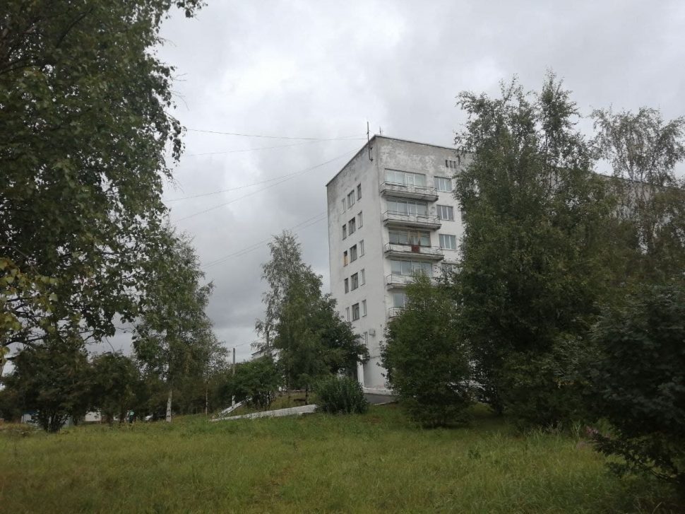 Мужчина погиб, выпав из окна больницы в Северодвинске 