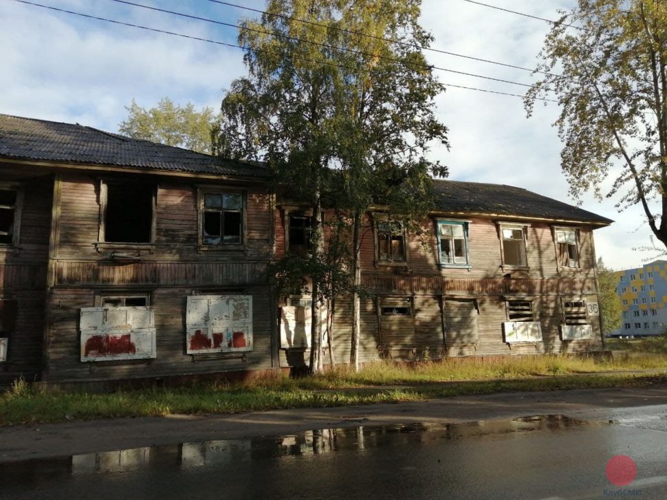 В Северодвинске снесут ветхую деревяшку на улице Лесной
