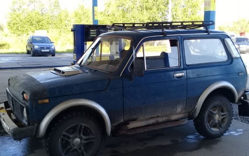 В Котласе мужчину придавило автомобилем во время ремонта