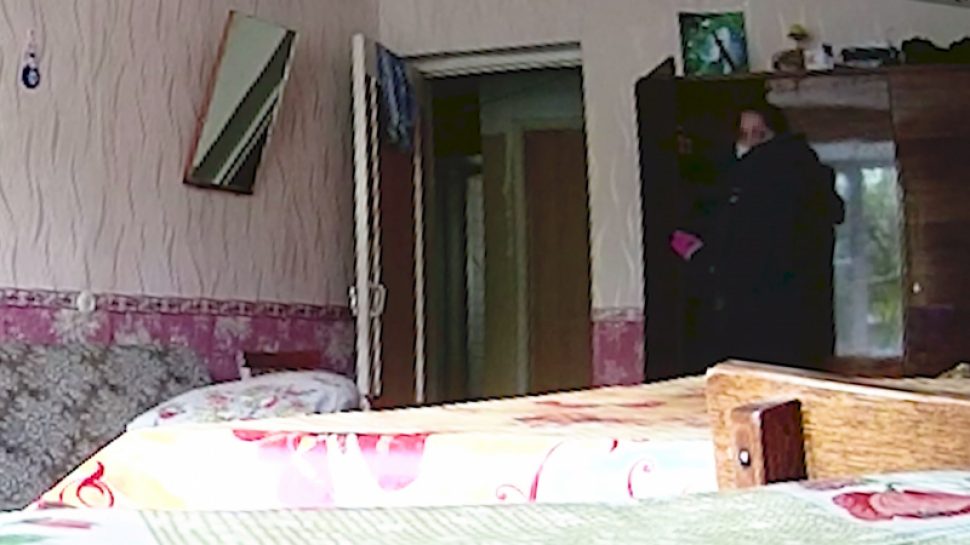 В Котласе молодая девушка украла у пенсионера 300 тысяч рублей