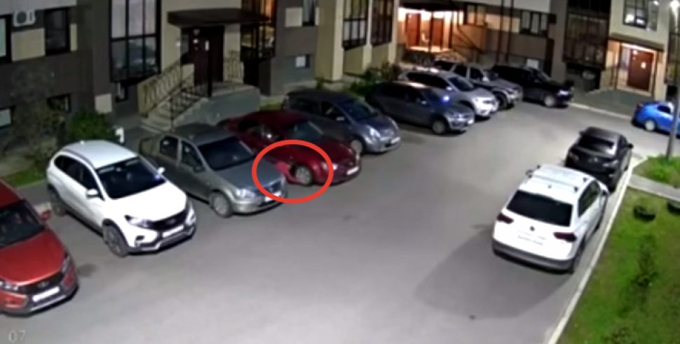 В Северодвинске вор колёсных колпачков попался на камеру