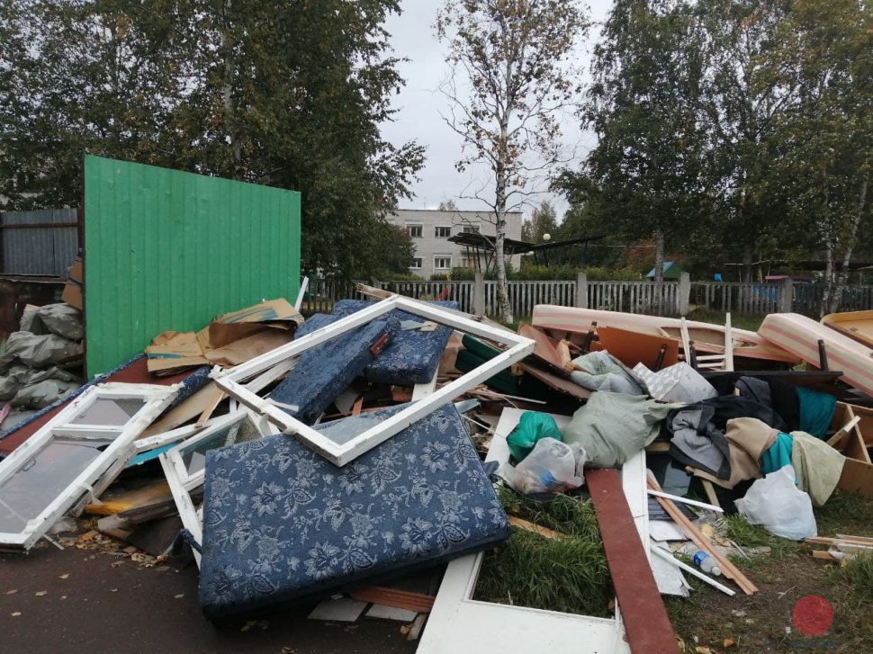 Возле детского сада «Малиновка» в Северодвинске образовалась свалка
