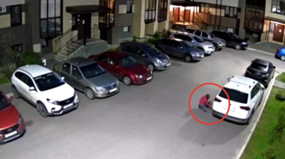 В Северодвинске вор колёсных колпачков попался на камеру
